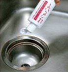 パイプ用洗剤でお掃除(流し台用は赤ラベル)