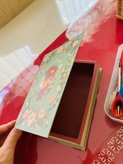 本型の箱の中